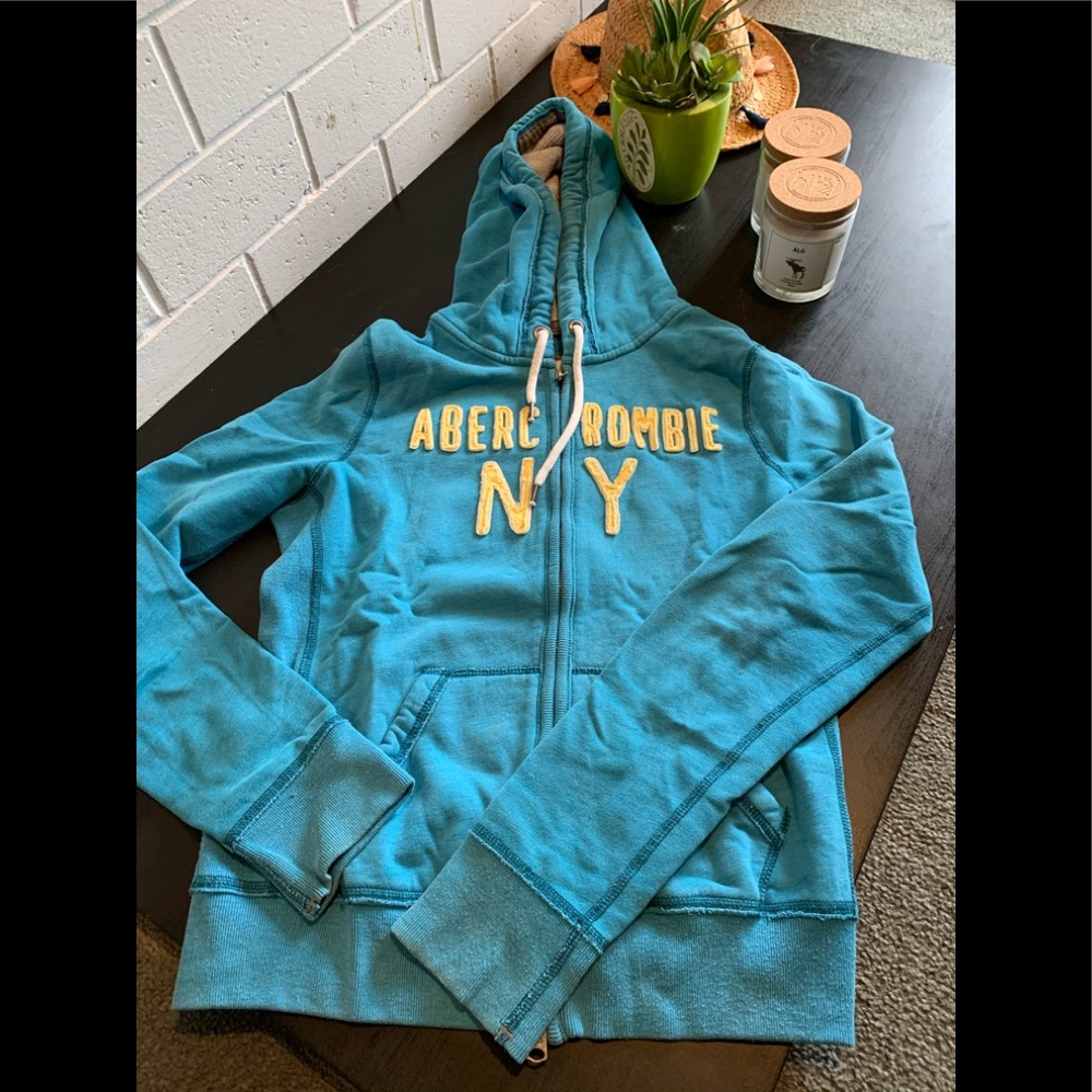 🐳 Abercrombie zip sweater size L 🐳